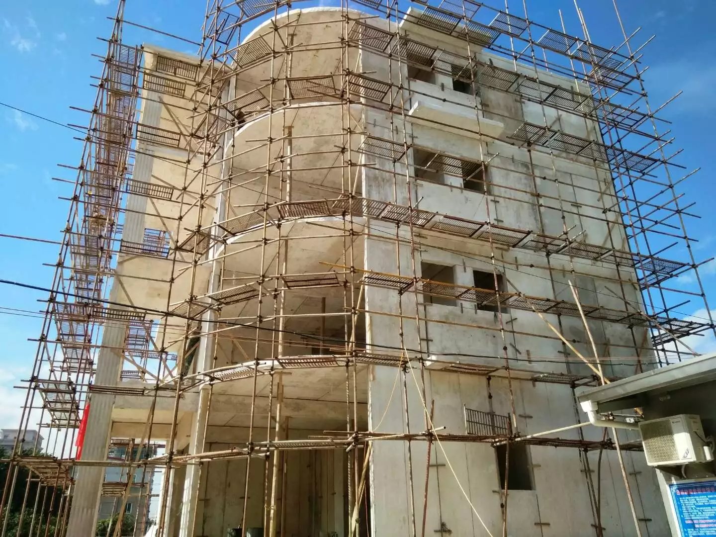彭州星河绿色环保装配式建材在福建修建的五层别墅建筑